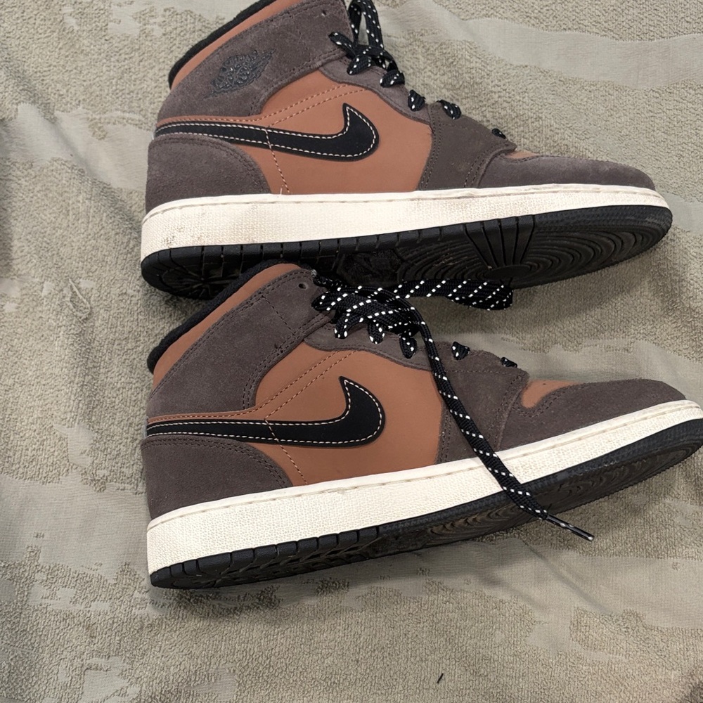 High top Brown Jordan’s